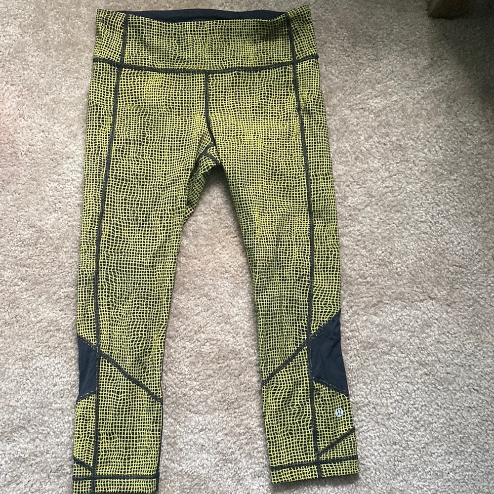 Lululemon run inspire crop size 4 worn few times yellow black rare pattern
